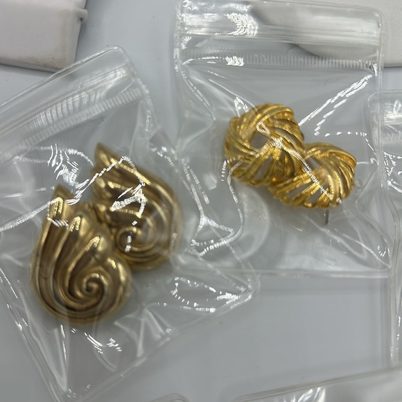 Vintage earrings bundle - Picture 2 of 5